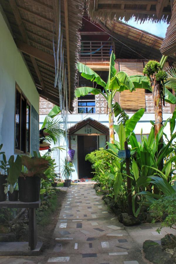 Footprints Homestay (Adults Only) General Luna  Bagian luar foto
